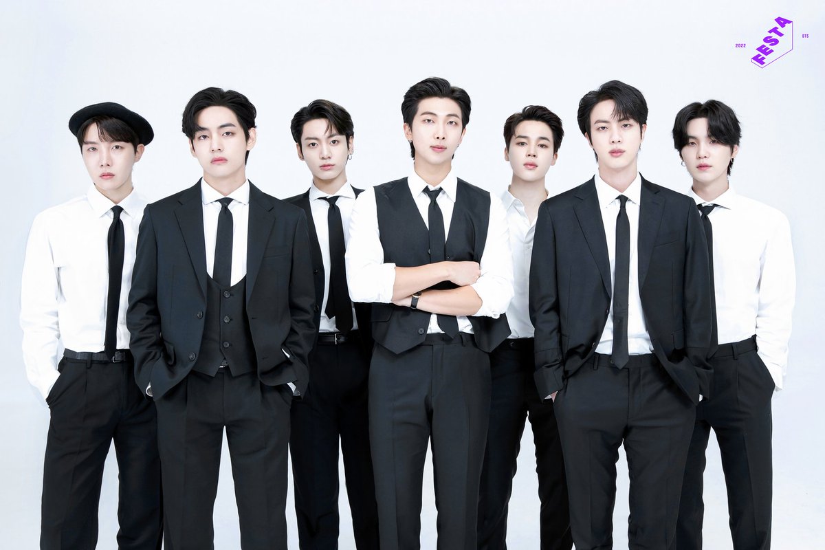 hikunroboteu's tweet photo. happy 9th anniversary uri bangtanie, ini kali ke 5 aku ngerayain anniv bangtan campur aduk banget sedih+seneng..makasih udah ada di storyofmylife makasih juga hujan dan 2 temanku udah kenalin bangtan ke aku, makasih udah ngasih positif energi untuk aku 💜
#BTS9thAnniversary #BTS https://t.co/nMWm8Aaor1