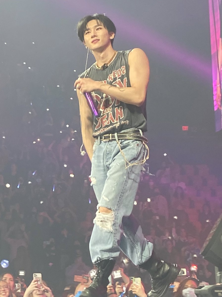 stylesmbbx's tweet photo. Sad that tour is over and still not over this concert 💔 #monbebeselcaday #MBBSD https://t.co/7pXsGhG74B