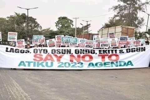 This is all shades of wrong! Atiku worked ALL his life as a civil servant in the Southwest. His first wife is Yoruba. Bola Tinubu and his minions should not do this. Ethnic politics cannot take Nigeria forward. It can only take us backward. No. This is very wrong!

#TableShaker