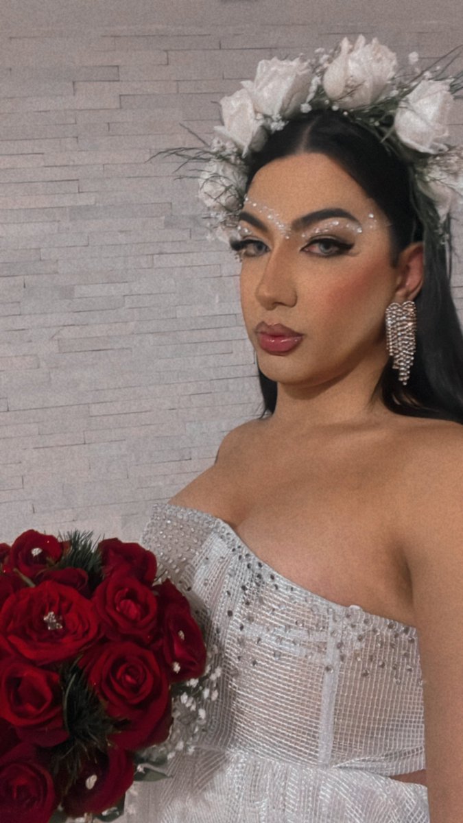 brunablince's tweet photo. Quantas Travestis e Mulheres Trans você já viu vestida de noiva? 🌈 #PrideGaming https://t.co/4jbT7q5KpG