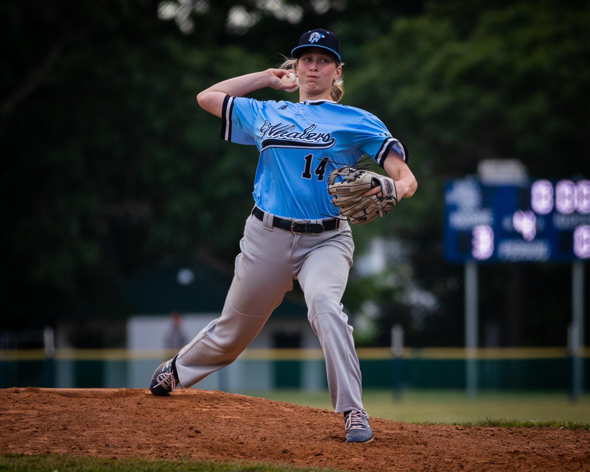 Marika Lyszczyk comes into pitch for the 4th inning and retires the side in order!