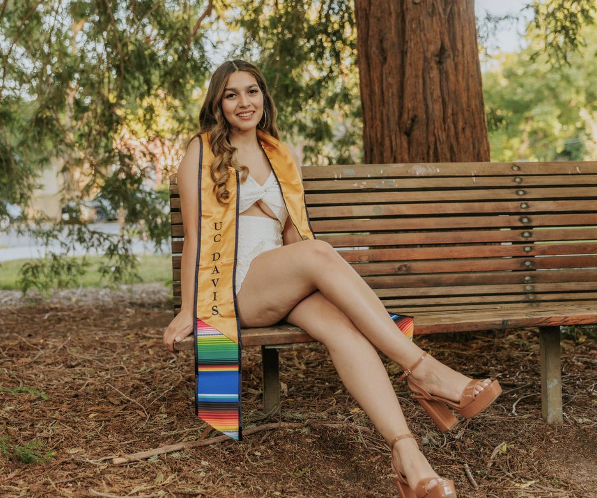 fatimaaaae's tweet photo. Grad pics 🤍 https://t.co/mbmm61A2mL