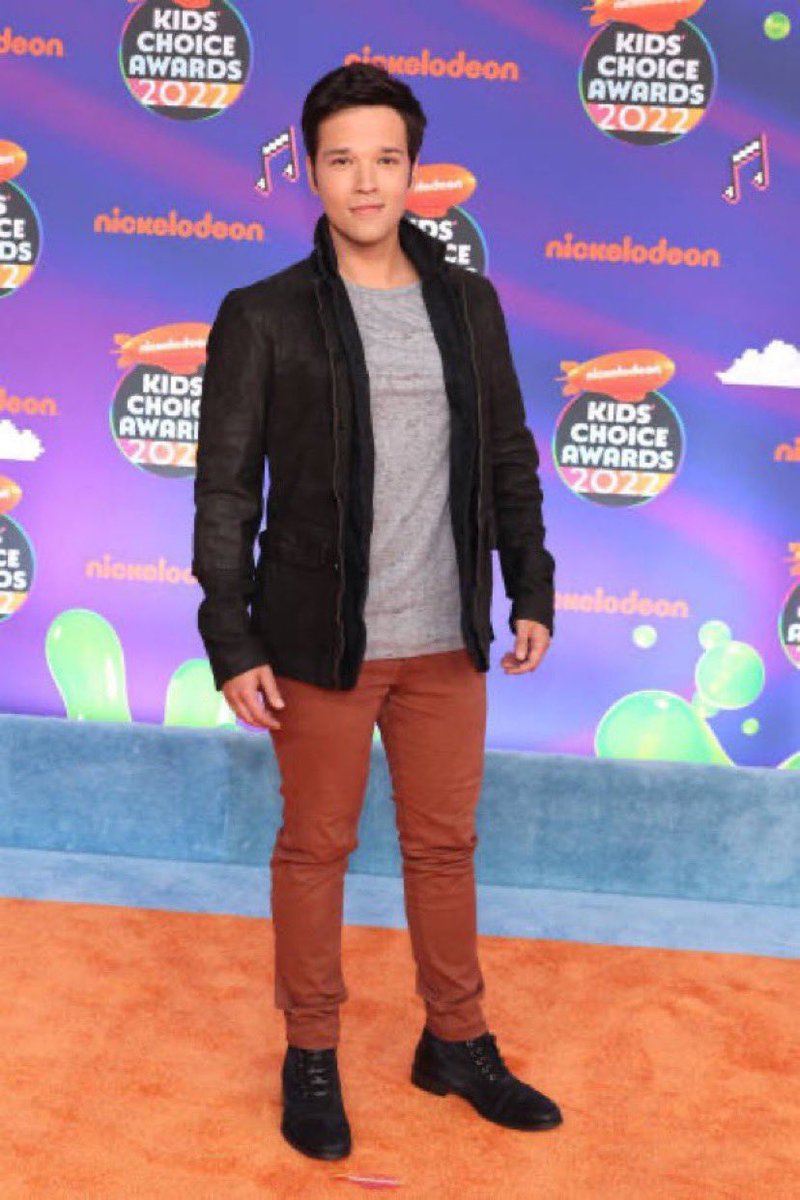 lanezzism's tweet photo. freddie benson just arrived at the party to watch tonight’s episode #BarchieEndgame https://t.co/8ViVwaTDTz