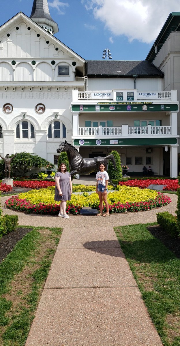 Yes, they sell those fancy derby hats, no I did not try them on because they're EXPONSIVE