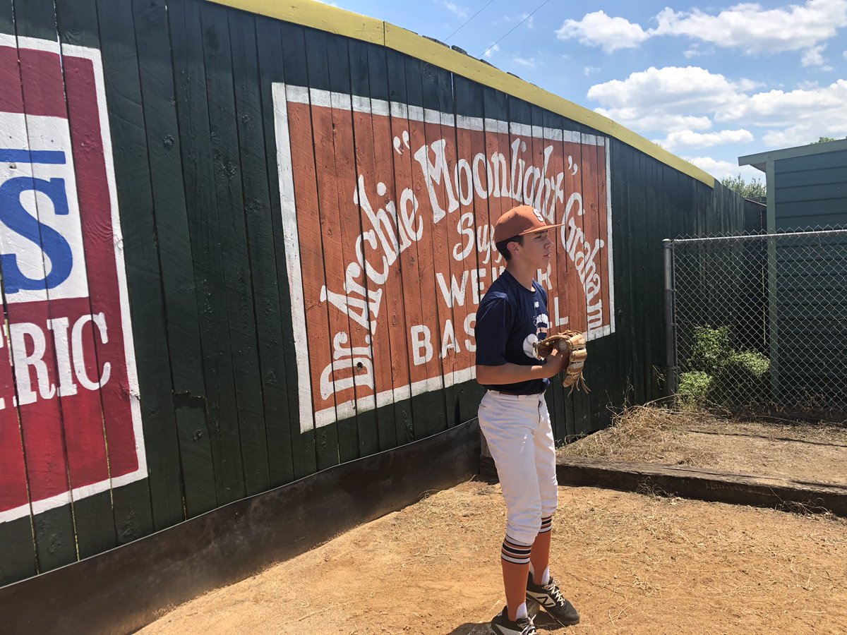 sliders15u's tweet photo. Got to love summer baseball ⚾️ in small towns in central Texas! Thank you #LaGrange #Flatonia #Fayetville #Weimar @SlidersAlumni @stsliders https://t.co/kORrJWx9Ii