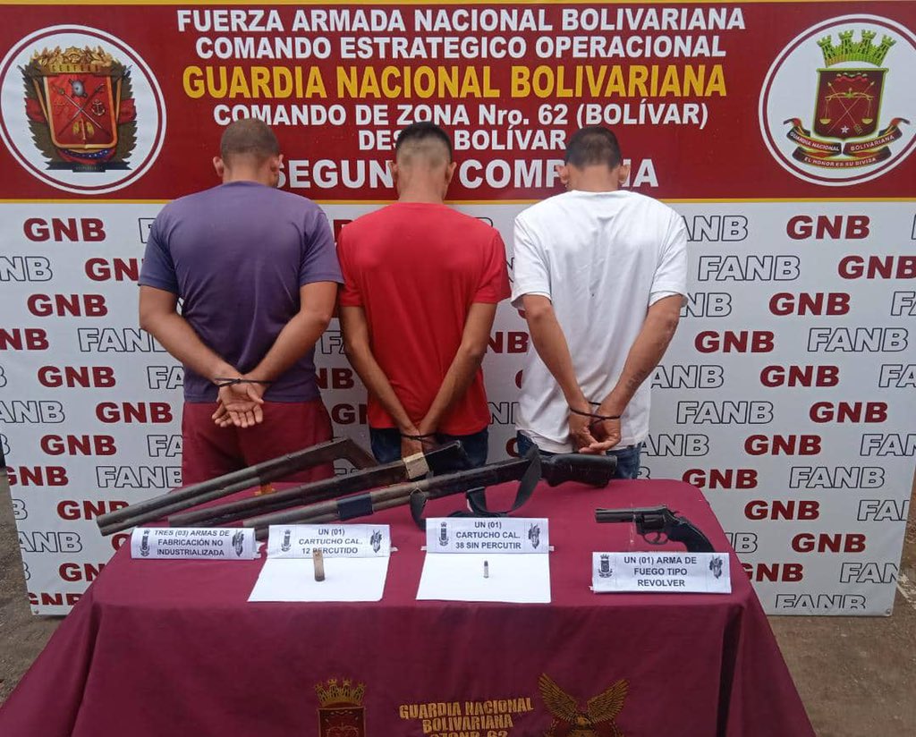 dhernandezlarez's tweet photo. Serán detenidos todos aquellos individuos que porten armamento sin permiso, las armas pasarán al parque del estado sin indemnización!! https://t.co/HbfjPM1y0U