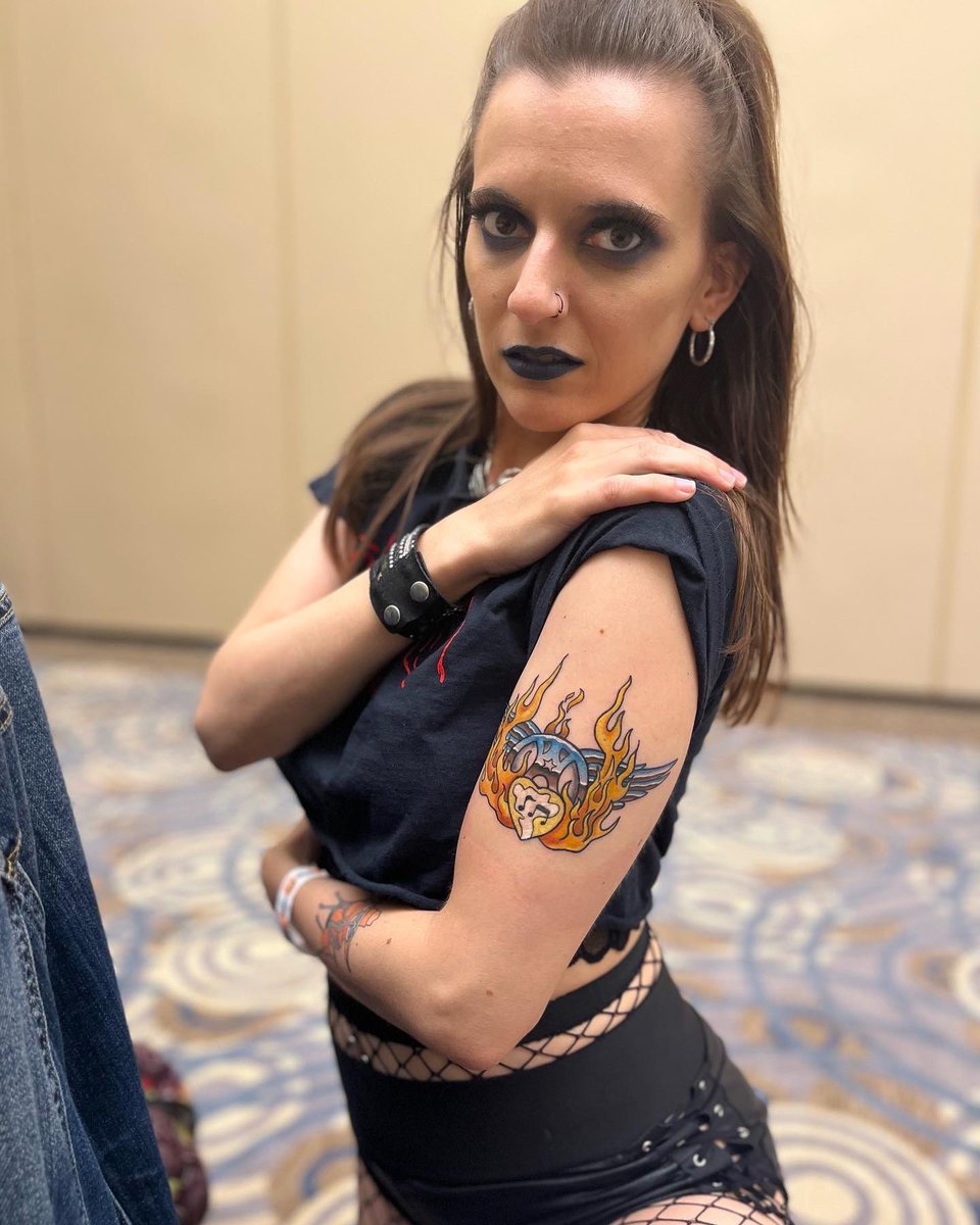 _ashleyesper's tweet photo. Got my wings back!! 😍 Having this tattoo just feels ✨RIGHT.✨ 

^A^ 🖤💀 @Aerosmith @IamStevenT 

#aerosmith #tattoo #getyourwings #ashtag #ashmoney #steventyler #mamakin https://t.co/ki8T1NV98s