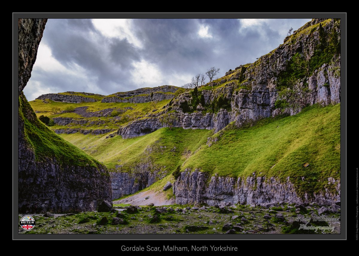 BritainPictures's tweet photo. Gordale Scar, Malham, North Yorkshire https://t.co/oxiowYllq4
