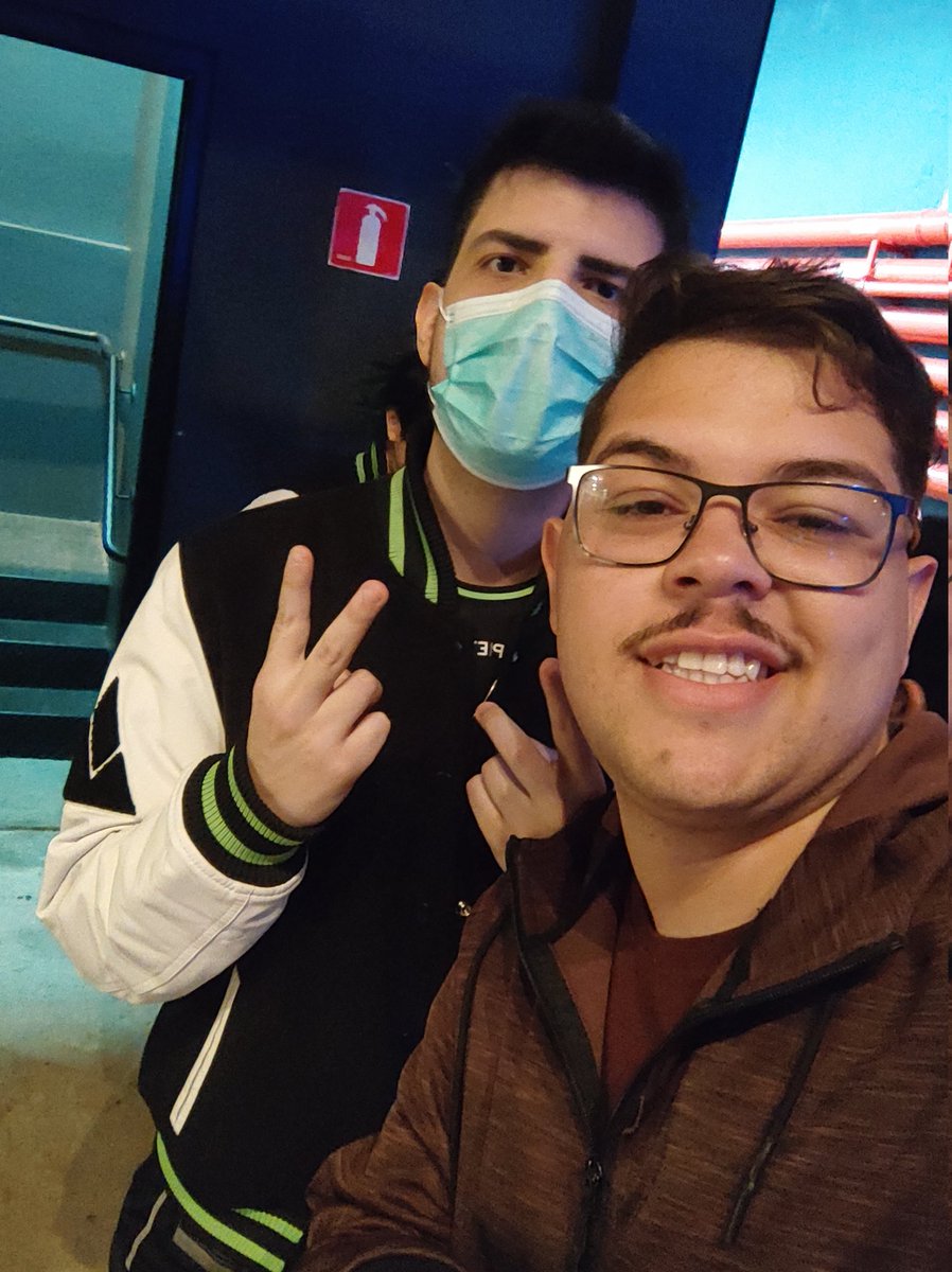 ElPorcoloko's tweet photo. Tá bom quase zerei minha vida no lolzinho 
@mylonzete O Fordo mais Brabo 🏋️‍♀️
@dynquedo1 Mid mais chavoso 😎
@robolol1 É o ROBs 🤖
@dudstheboy DUDÃO é o TERROR 🎵

#CBLOL2022 #CBLOL #RiotGames #GOpaiN #GOKABUM #goLOUD #fordo https://t.co/QSdszSPH5I