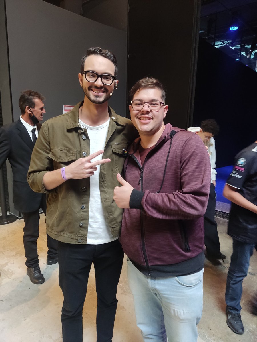 ElPorcoloko's tweet photo. Tá bom quase zerei minha vida no lolzinho 
@mylonzete O Fordo mais Brabo 🏋️‍♀️
@dynquedo1 Mid mais chavoso 😎
@robolol1 É o ROBs 🤖
@dudstheboy DUDÃO é o TERROR 🎵

#CBLOL2022 #CBLOL #RiotGames #GOpaiN #GOKABUM #goLOUD #fordo https://t.co/QSdszSPH5I