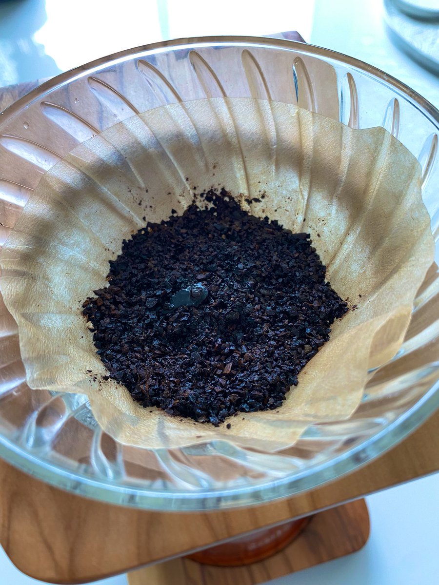 TeslAquarius's tweet photo. 実に美味しそうである🤤
氷の最後の一欠片がまるで宝石のよう
#モンドコーヒー
#IceBrew https://t.co/7fdpx71bzH