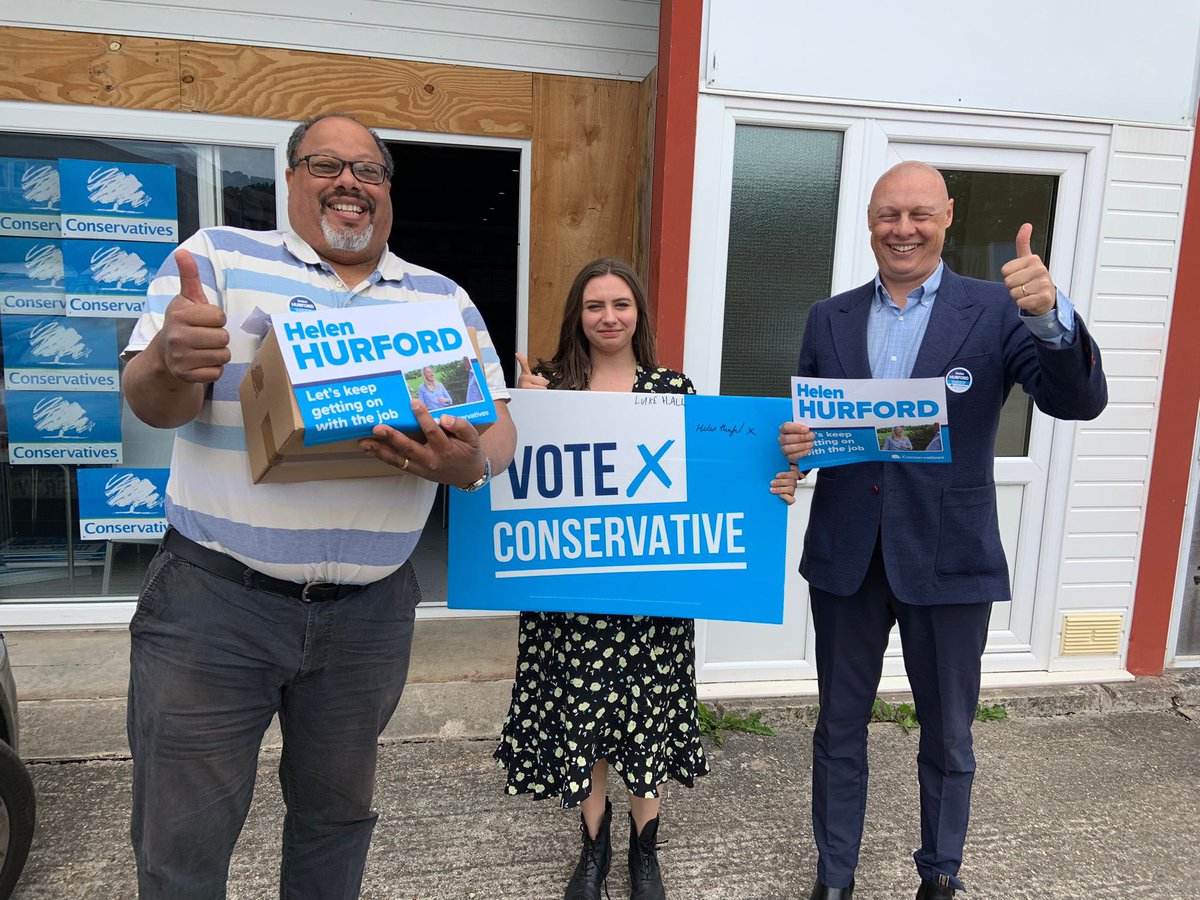 ChrisPHoworth's tweet image. Fantastic to be in Seaton (visitdevon.co.uk/information/pr…) today in support of Helen Herford, our superb candidate in the by-election @TivHonTories . Great weather &amp;amp; great company @HollieBolitho,   @JRH180171. Other Surrey assistance from @joshbrownuk @Rebecca_SPaul &amp;amp; @_Lisa_Townsend!