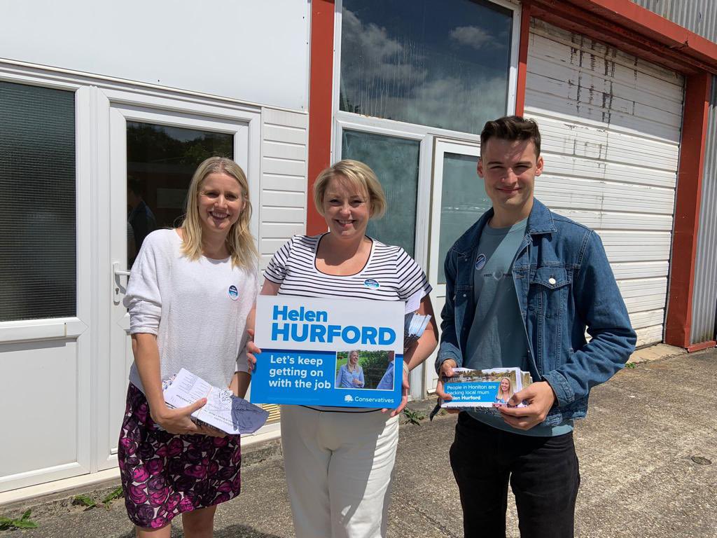 ChrisPHoworth's tweet image. Fantastic to be in Seaton (visitdevon.co.uk/information/pr…) today in support of Helen Herford, our superb candidate in the by-election @TivHonTories . Great weather &amp;amp; great company @HollieBolitho,   @JRH180171. Other Surrey assistance from @joshbrownuk @Rebecca_SPaul &amp;amp; @_Lisa_Townsend!