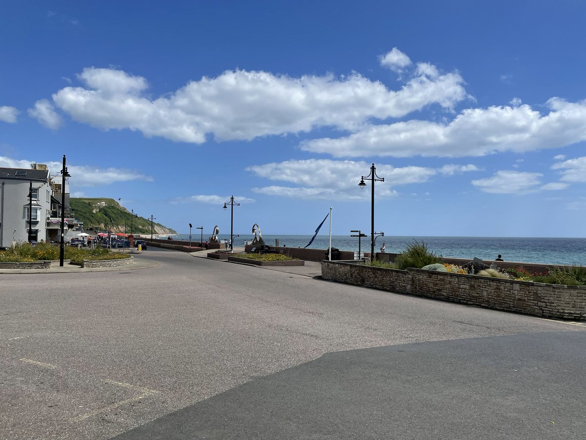 ChrisPHoworth's tweet image. Fantastic to be in Seaton (visitdevon.co.uk/information/pr…) today in support of Helen Herford, our superb candidate in the by-election @TivHonTories . Great weather &amp;amp; great company @HollieBolitho,   @JRH180171. Other Surrey assistance from @joshbrownuk @Rebecca_SPaul &amp;amp; @_Lisa_Townsend!