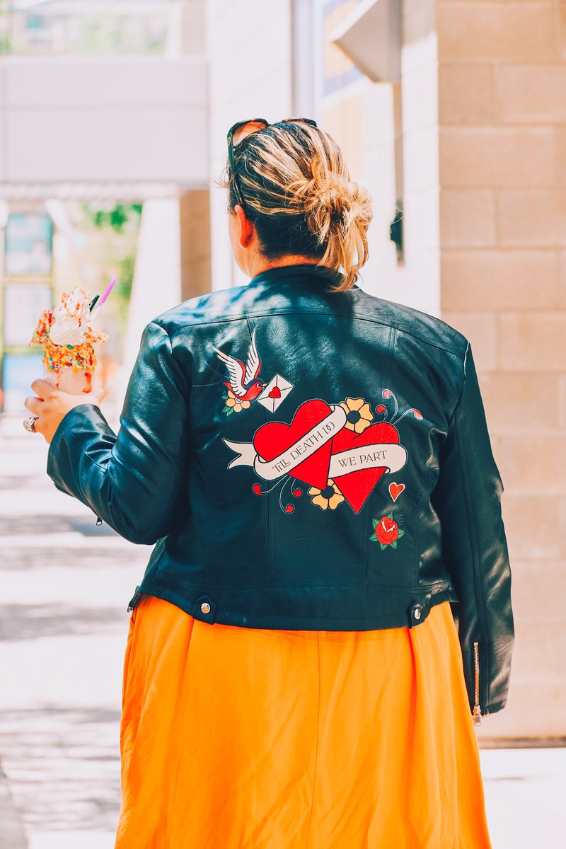 strutbridal's tweet image. ❤️Till death do we part! Made in the USA, fully customizable, and only 2-week shipping. Which one do you want? This black hearted leather jacket comes in XS - 3X.  💕⁠⁠#bridejacket #bridaljackket #bridaljeanjacket #customizedjacket #bridesmaidsjacket #custimizeddenimjacket