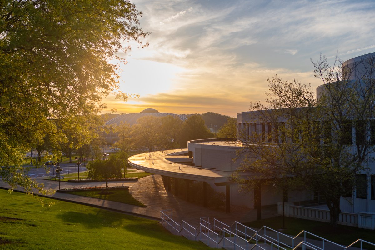 WestVirginiaU's tweet photo. Morgantown summer sunsets never get old. 🌅 https://t.co/QIxoOxWIyQ