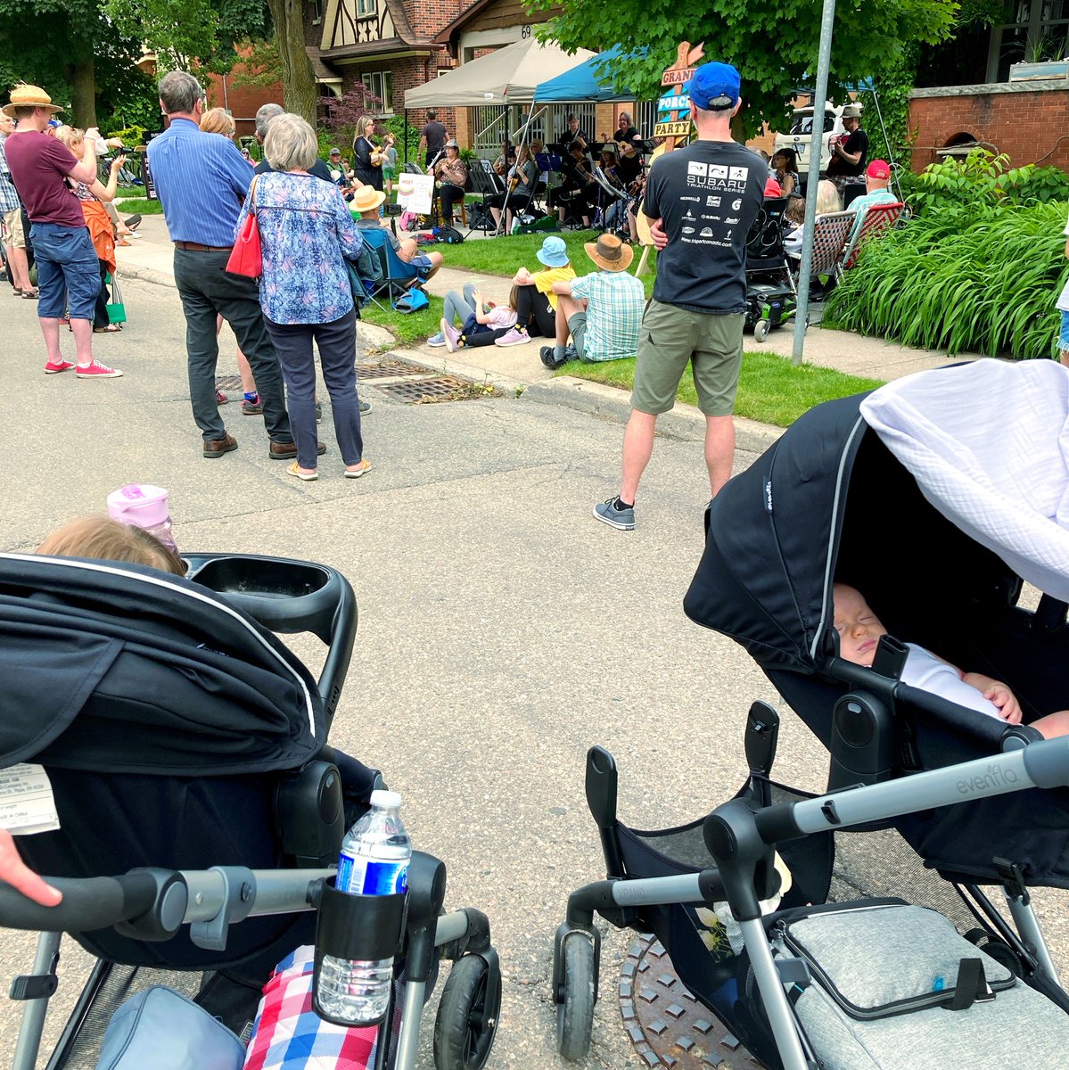 bbehaviourinc's tweet photo. Did you get outside this weekend? We did, at the @grandporchparty! Looking forward to lots of summer festivals and events in #UptownWaterloo this season. 🌤️ https://t.co/e23y3zSQZP