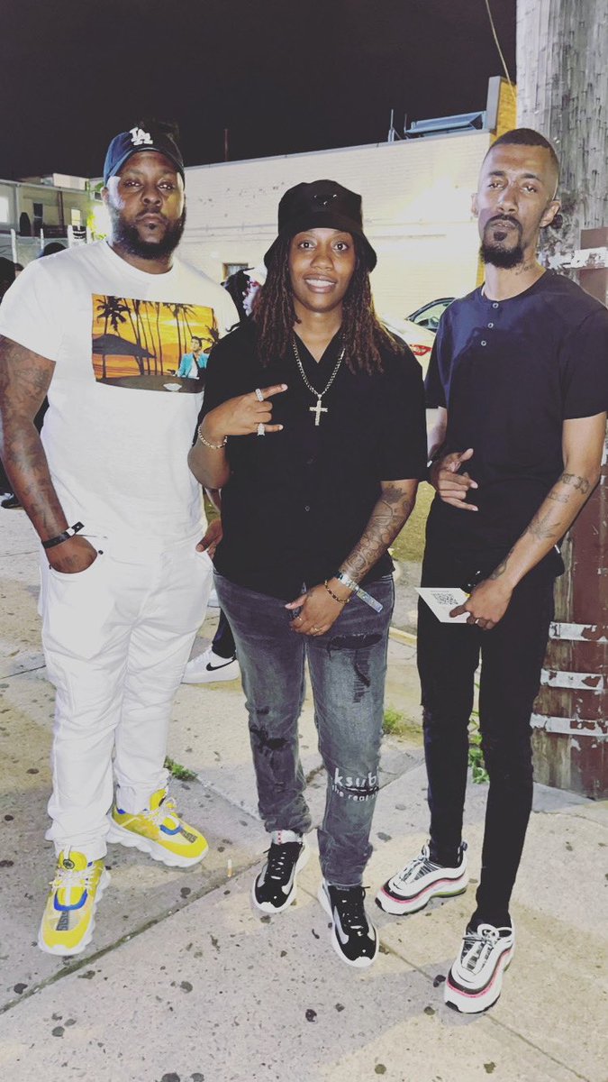 iamlor_eb25's tweet photo. Me My Lor Brova & My Lor Sis 🦍🔥😈 @QB_BlackDiamond Y’all know I’m #TeamQB all day 💯💯💯🤘🏾
PussyCharms had me littt 🥴😂💯 https://t.co/xzCYlyjdGr