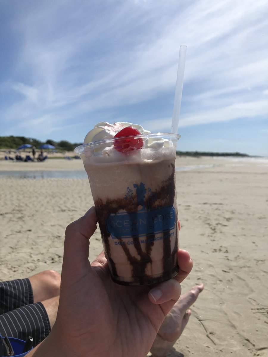 MikeBagarella's tweet photo. fun Cape weekend. Round of golf. mudslides on the beach.  Sunday oysters and ice cream.  Quintessential summer fun @Dmayo4 @TrevorTWhelan @Chris_Sullivan3 https://t.co/sbiBzNk2Qp