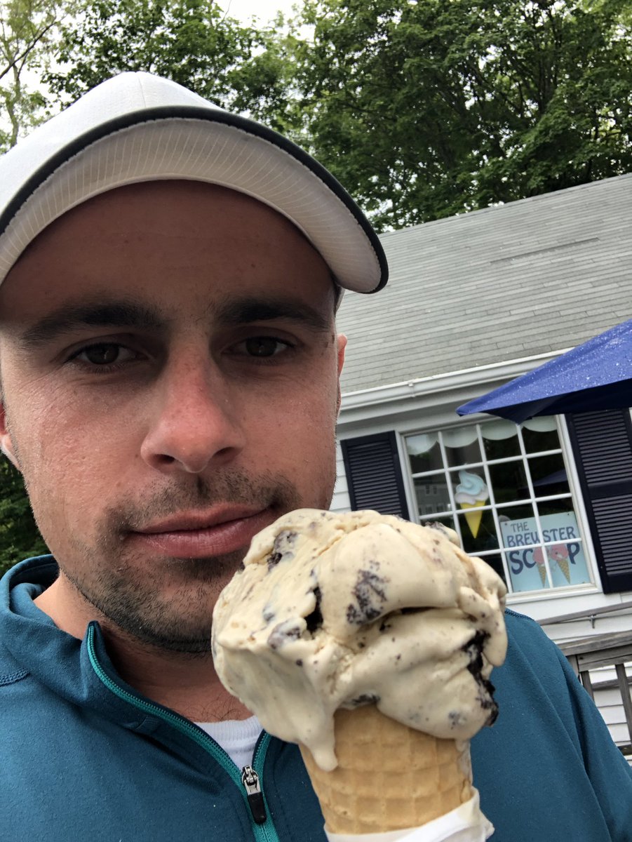 MikeBagarella's tweet photo. fun Cape weekend. Round of golf. mudslides on the beach.  Sunday oysters and ice cream.  Quintessential summer fun @Dmayo4 @TrevorTWhelan @Chris_Sullivan3 https://t.co/sbiBzNk2Qp