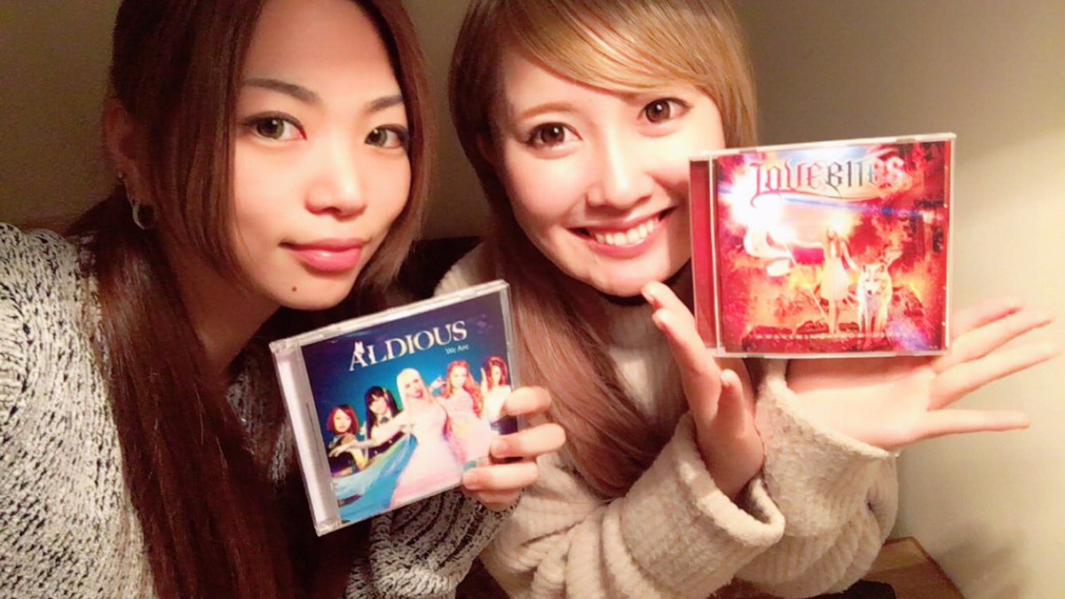 k2_nabe1971's tweet photo. 何で最近の女性ギタリストって、皆んな綺麗なんやろ?
たまたまなのか? それとも、世の美しい女性は、皆んなギターを弾くのか?
いずれにせよ、ギター弾く女性って、イイですねー
#_chakixx_
#miyako_0405
#aldioustoki
#mochimochimuuch
#D_Drive_Yuki https://t.co/NRBzgksyw9