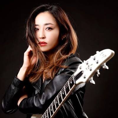k2_nabe1971's tweet photo. 何で最近の女性ギタリストって、皆んな綺麗なんやろ?
たまたまなのか? それとも、世の美しい女性は、皆んなギターを弾くのか?
いずれにせよ、ギター弾く女性って、イイですねー
#_chakixx_
#miyako_0405
#aldioustoki
#mochimochimuuch
#D_Drive_Yuki https://t.co/NRBzgksyw9