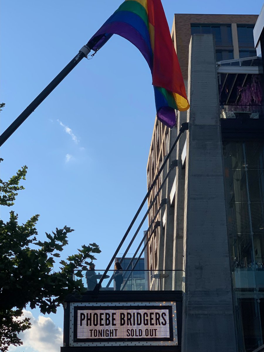 Meaghan_Davey's tweet photo. Capping off pride weekend in one of my gayest moves ever https://t.co/tsSp5zN1eF