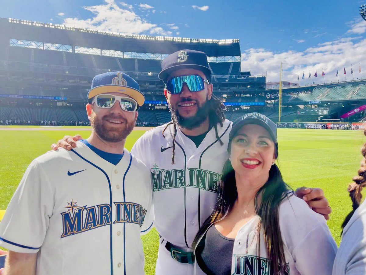 FaicE452's tweet photo. Yesterday I got to experience a once in a life time/coolest experiences of my life! These Mariners are so genuine, and such a nice bunch of fellas. I’m so grateful to have gotten this experience, and holy moly what a dream! ✨💙 #whereiroot #ilovemarinerbaseball https://t.co/BhbtNkqNXM
