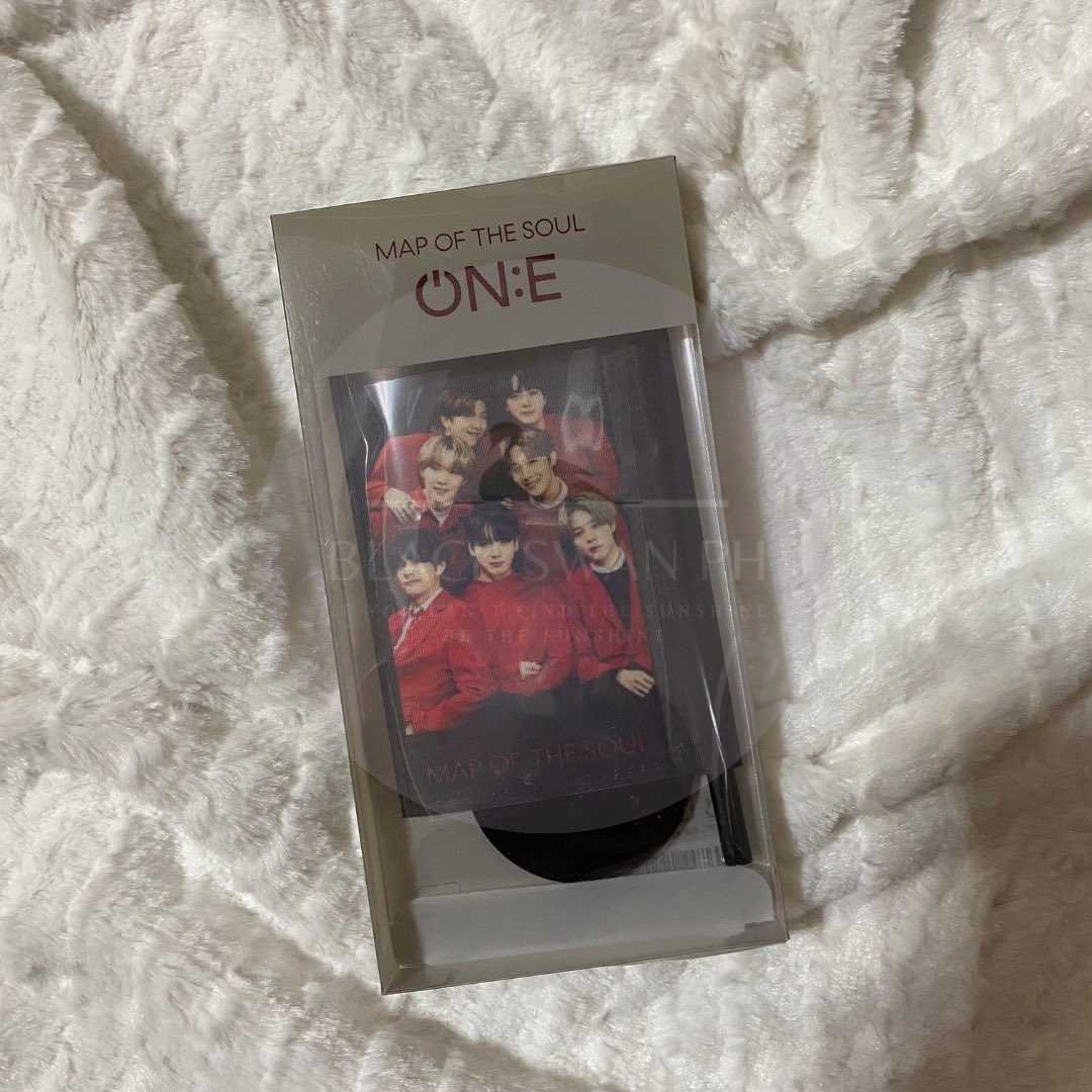 blackswanph_'s tweet photo. #BlackSwanPh_GIVEAWAY

🌟quick GA🌟

🎁MOTS ON:E BTS MINI FLAG🎁 (sealed)

🖱️ follow, ON notif, like, RT
⌨️📱reply your message + BTS photo/gif/vid + tag #Happy9thAnniversaryBTS 
⭕ accepts 3 entries + tag 3 diff moots per entry
‼️ Winner to shoulder sf (ggx)

🕘 ends 10pm https://t.co/4XBvrQNQ0P