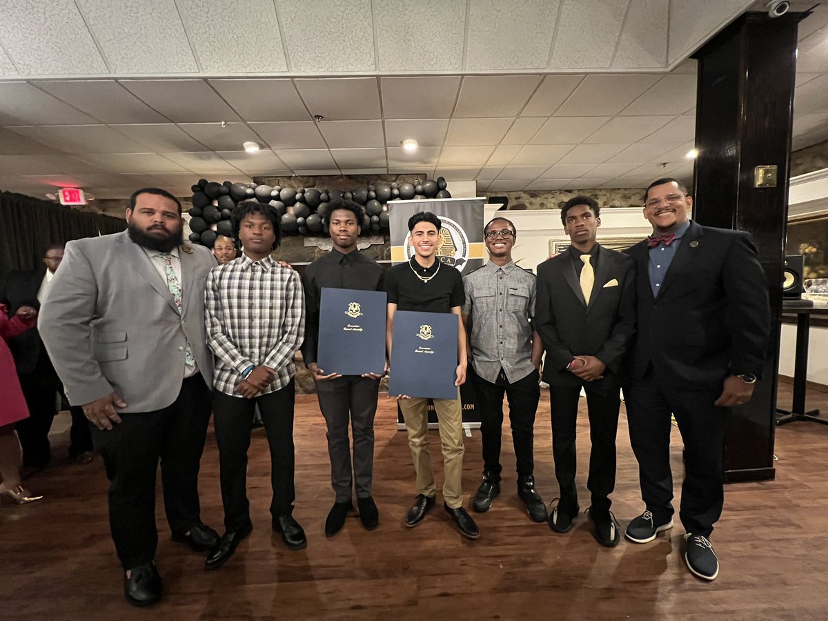 JohnRamosII2's tweet photo. So proud of @TheodoreLanham and Danny Grijalva for earning $4,000 each in scholarships. We are thankful to the Zeta Phi Lambda Chapter of Alpha Phi Alpha Fraternity, Inc. for their continued support! @CoachTy1906 @drkgraf @SPS_CT @SPSDIESEL @BunnellBulldogs https://t.co/pOwEvxEIld