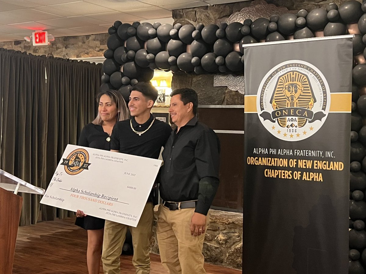 JohnRamosII2's tweet photo. So proud of @TheodoreLanham and Danny Grijalva for earning $4,000 each in scholarships. We are thankful to the Zeta Phi Lambda Chapter of Alpha Phi Alpha Fraternity, Inc. for their continued support! @CoachTy1906 @drkgraf @SPS_CT @SPSDIESEL @BunnellBulldogs https://t.co/pOwEvxEIld