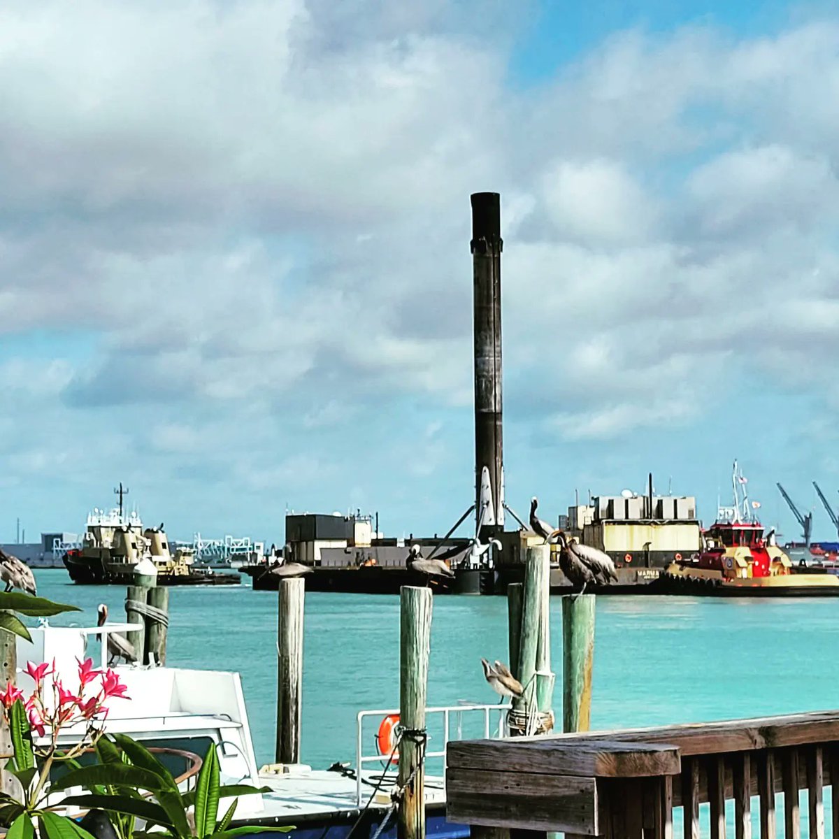RustysInThePort's tweet image. A booster return in the morning and a rocket launch for lunch?? Sunday Funday had all the things this week… at Rusty's at the Port!!😎👍🌅🚀🛰🌠 #launchshift #blueskiesandboosters #fulldeck #standingroomonly #lunchandashow #spacecoastskies #rustysseafood #portcanaveral