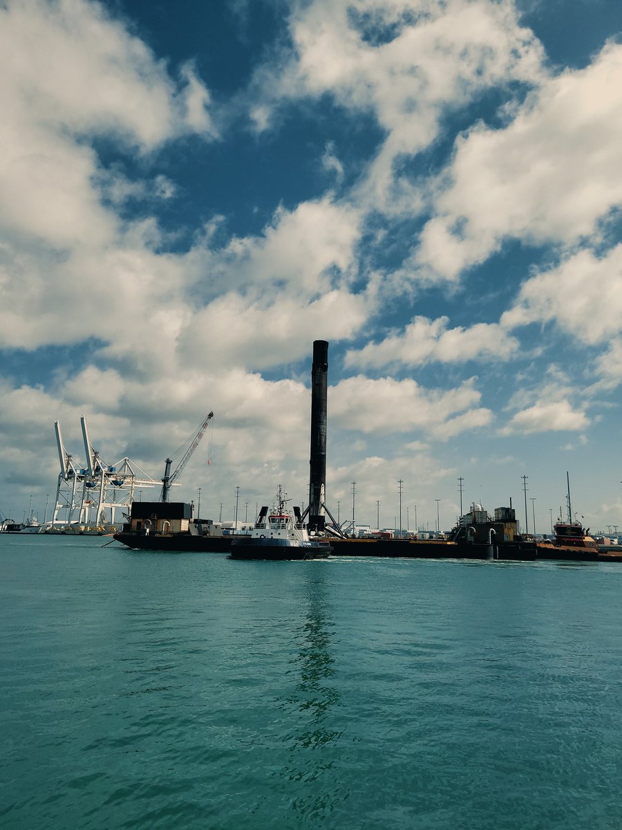 RustysInThePort's tweet image. A booster return in the morning and a rocket launch for lunch?? Sunday Funday had all the things this week… at Rusty's at the Port!!😎👍🌅🚀🛰🌠 #launchshift #blueskiesandboosters #fulldeck #standingroomonly #lunchandashow #spacecoastskies #rustysseafood #portcanaveral