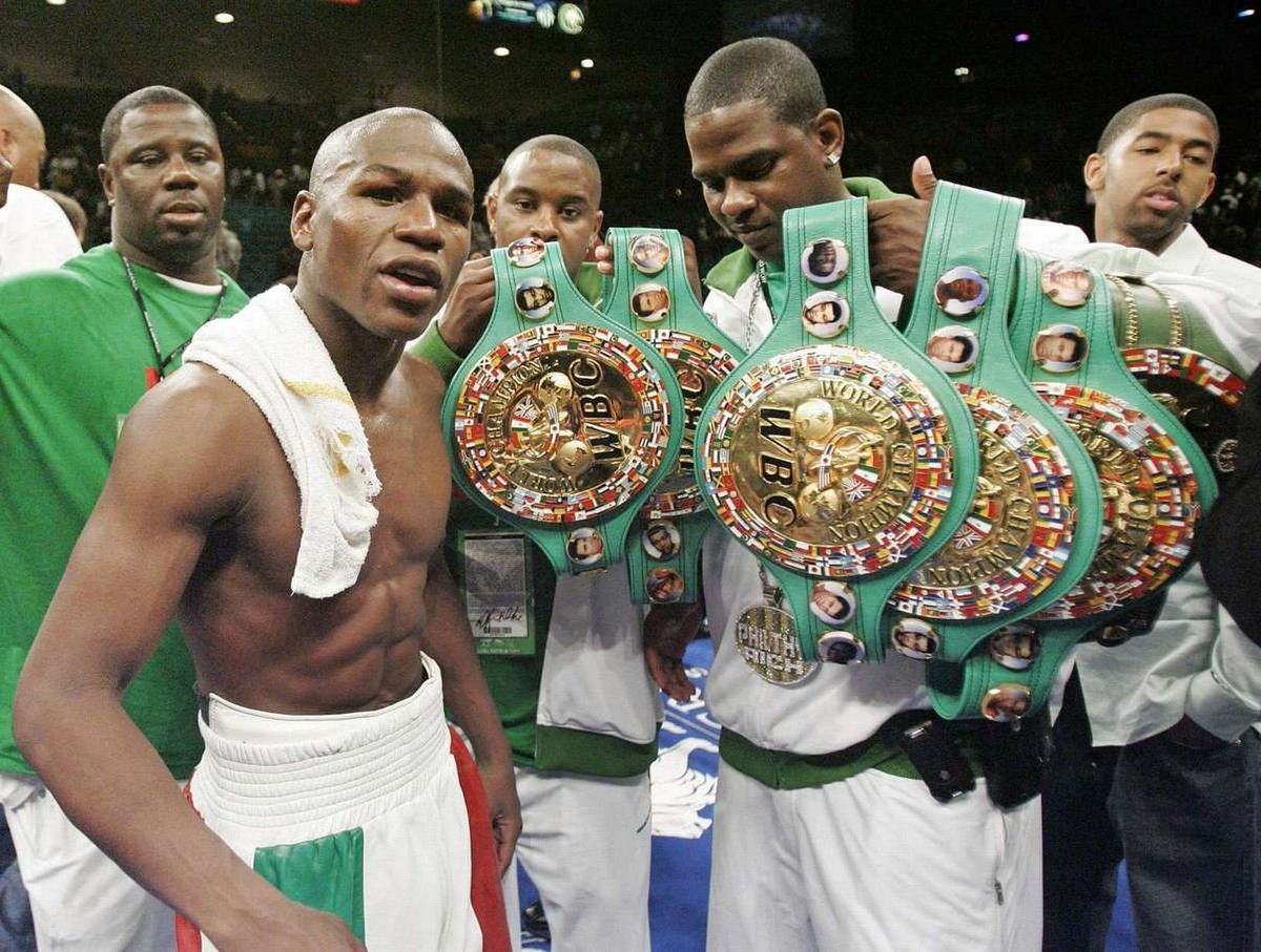 With a perfect record of 50-0 and having totaled over 1.1B dollars in career earnings in a 20 year span The Hall of Fame Career of Floyd Mayweather A Thread: