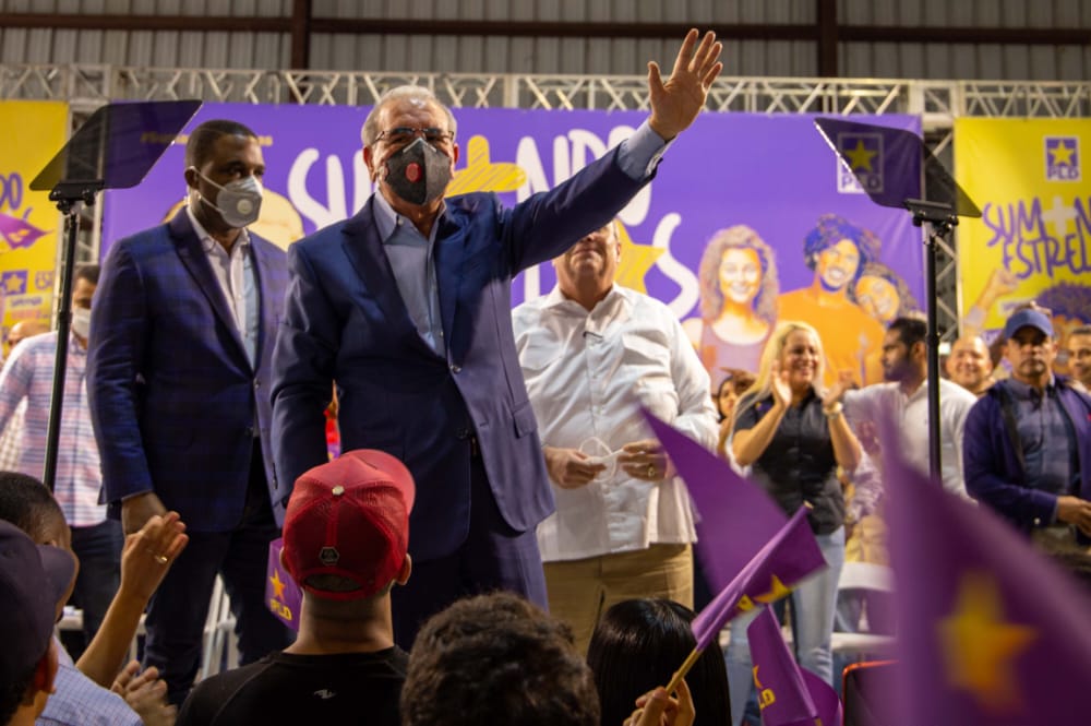 amaalmanzar's tweet photo. Desde Santo Domingo Norte surgen 19,000 Estrellas de la mano de nuestro presidente histórico Danilo Medina, el PLD vibra y crece, #sumandoestrellas
@DaniloMedina 
#PLDCreceYSeFortalece 
#SDNEsPLD #ElPLDVuelve⭐
#PLD https://t.co/ArW3FmSvM7