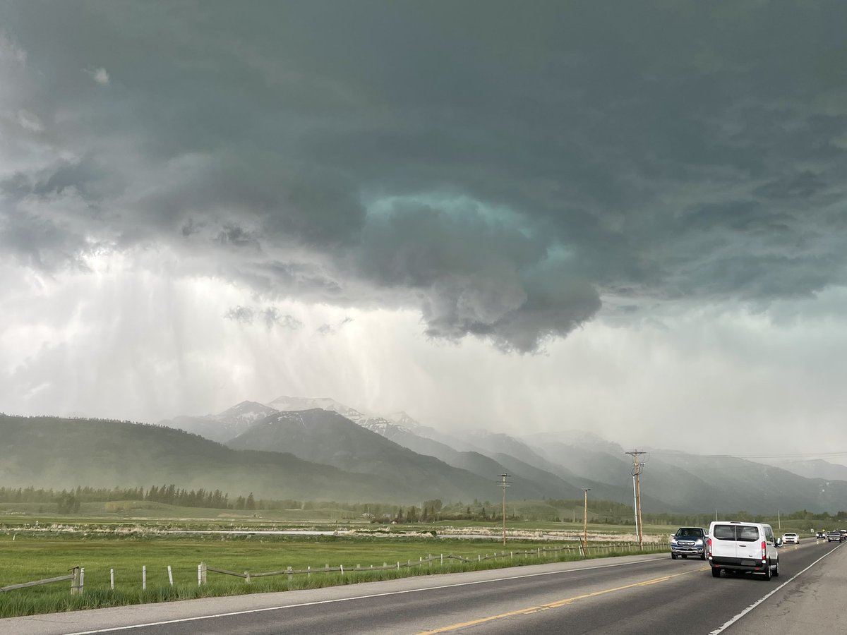 AlanSmithWx's tweet photo. @NWSRiverton the Teton County storm from 4:20pm, take from Hwy 22 b/t Jackson &amp; Wilson https://t.co/3uElSxPPYP