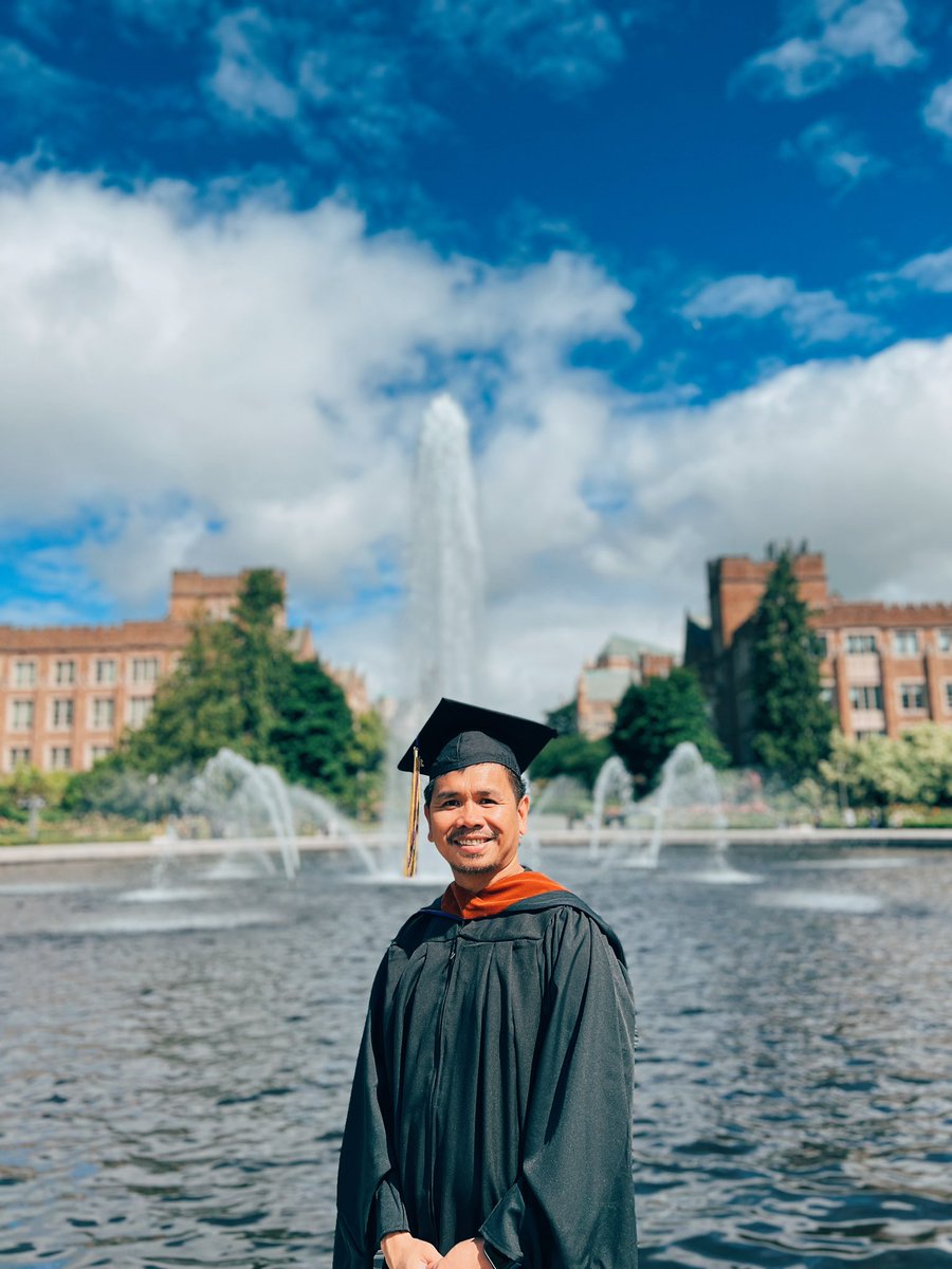 buruguduy's tweet photo. Two years late but finally a βrealβ graduation ceremony. A do-over. A proper closure. #UWGrad21 #ReturnToHuskyStadium #GoDawgs https://t.co/F9C45tYtdr
