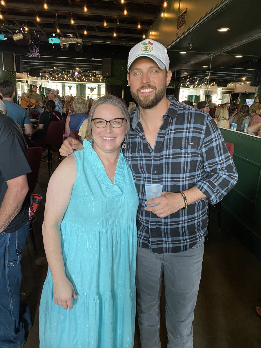 LoraleiTheMcGee's tweet photo. 1. Get his album.
2. Follow his blue-checked socials and join the fan club on Facebook.
3. Get to a show.
4. Enjoy the ride to the top of the charts!
#SPL #spraypaintedline #rayfulcher https://t.co/dSD9NKoSC4