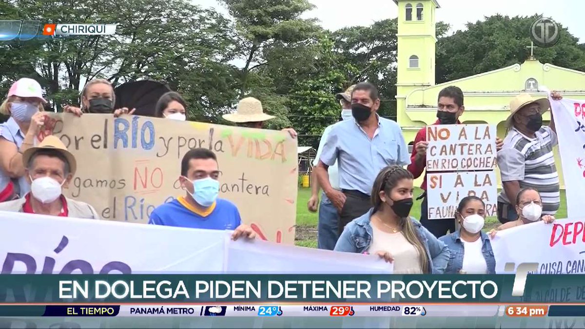 TReporta's tweet photo. Residentes y autoridades del distrito de Dolega salieron a protestar, en rechazo a un proyecto que contempla la construcción de una cantera en esta región de la provincia de Chiriquí. #TReporta https://t.co/oSYxSJHije