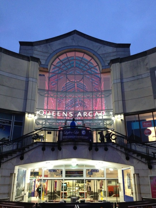 visitcardiff22's tweet photo. Queens Arcade is Perfect for your Shopping Needs! 🛍️

Queens Arcade is home to some of the city's most exciting and fashionable big name stores and brands for you to explore and shop this Summer! with HUGE Discounts in Stores throughout the Week! ❗️

#Cardiff #QueenStreet #Shop https://t.co/b08tram9tt