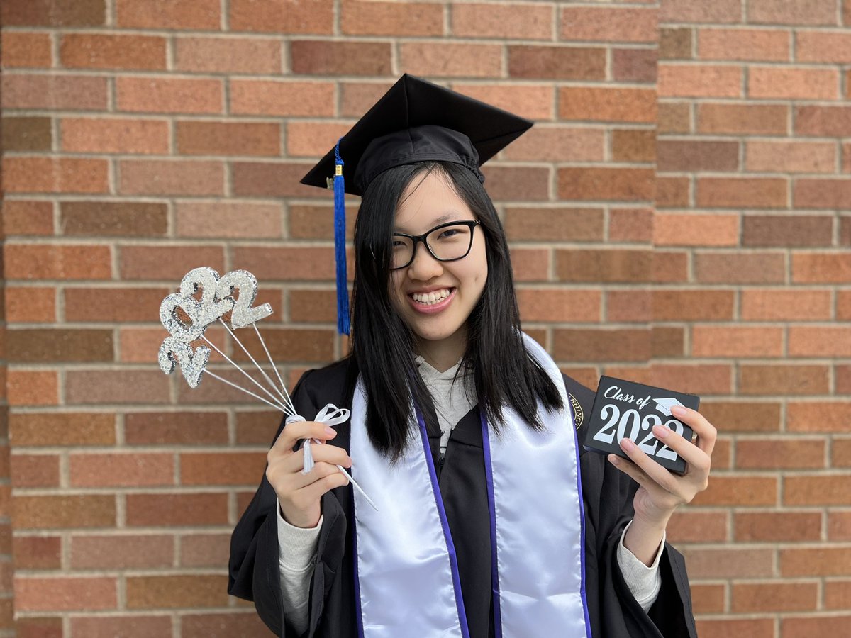 TheItGirl_1's tweet photo. Happy grad day Ruby! #uwgradzz
#uwgrad21 β’ #uwgrad20 https://t.co/qpixPrBWEw