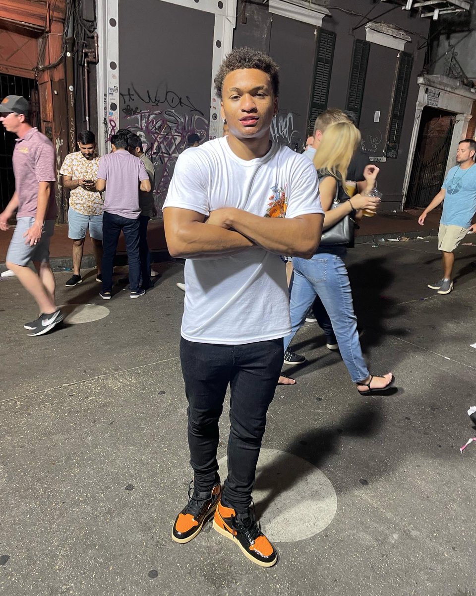 Cincosmith_'s tweet photo. NoLa Vibez📶 https://t.co/vHzlEOxdEl