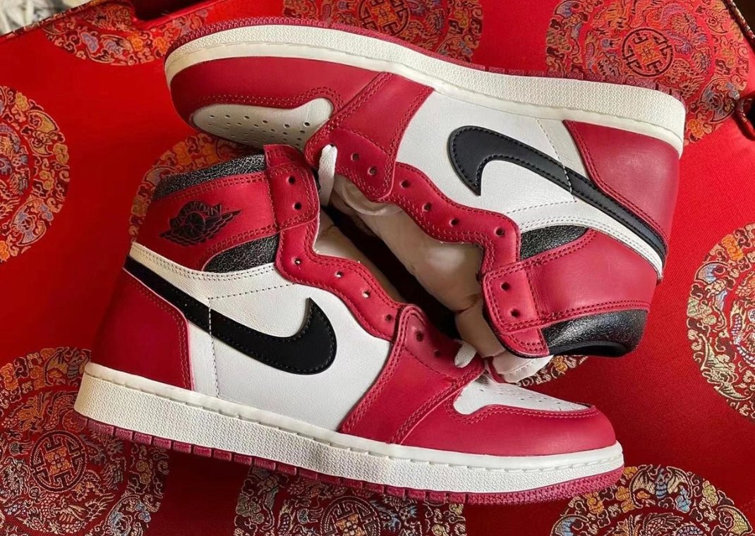 SoleRetriever's tweet photo. UP CLOSE IMAGES: Jordan 1 Chicago Reimagined 

https://t.co/N6K0L164Nu https://t.co/7LtetzqCr7