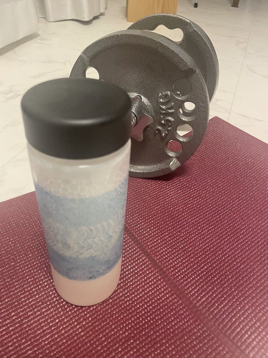 mun2akn's tweet photo. ハルカトミユキ『初夏の候』でゲットしたボトルは、ちゃんとトレーニング用に😌
おみずの入ったボトルは初夏🌻感満載で個人的にとっても好きです

@harukatomiyuki @jyuririri @harukatomiyukiO https://t.co/vfpMpgYfNj