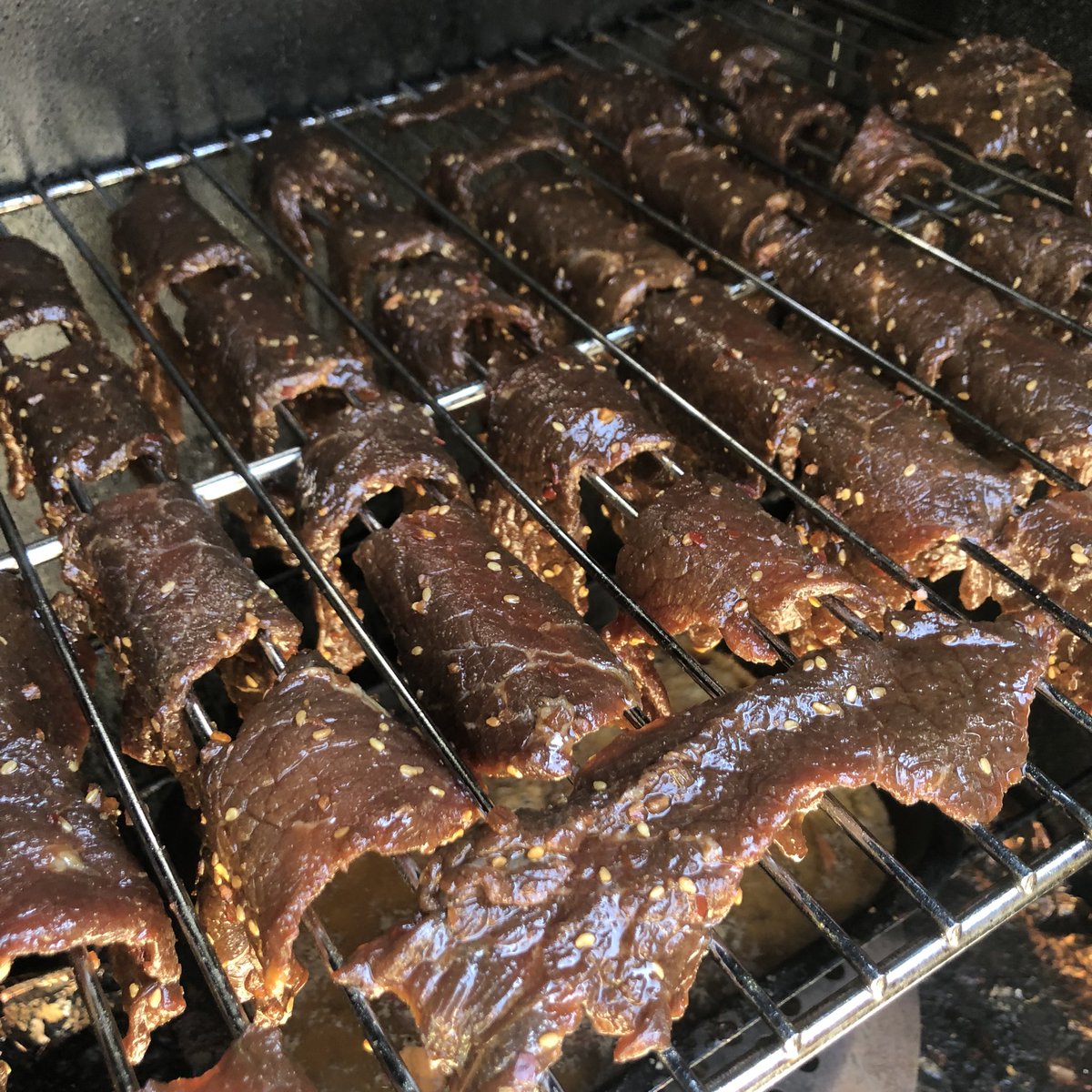 redwolf_jerky's tweet photo. Round 3️⃣: Last but not least is our mouth-watering Teriyaki 😋 up on our @Masterbuilt smoker! All of our meats have been smoked with 🍒 🪵. #beefjerky #nationaljerkyday #jerky #healthyeating #teriyaki #redwolf #masterbuilt https://t.co/a2ivZowoyb