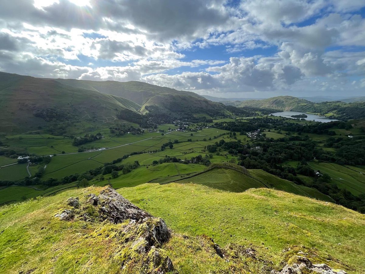 LakesWalksTalks's tweet photo. Monday Morning View’s from the 
Helm 🤩 “Lakes through the Lens” 😍 Yours from the 
fells, Steve (&amp; camera) 🙏📸⛰🇺🇦 
@lakelandwalkstalks @ThePhotoHour 
#mondaymotivation #mondaymood #sheep #LakeDistrict #lakedistrictuk #virtuallakes https://t.co/dFgzQVq9li