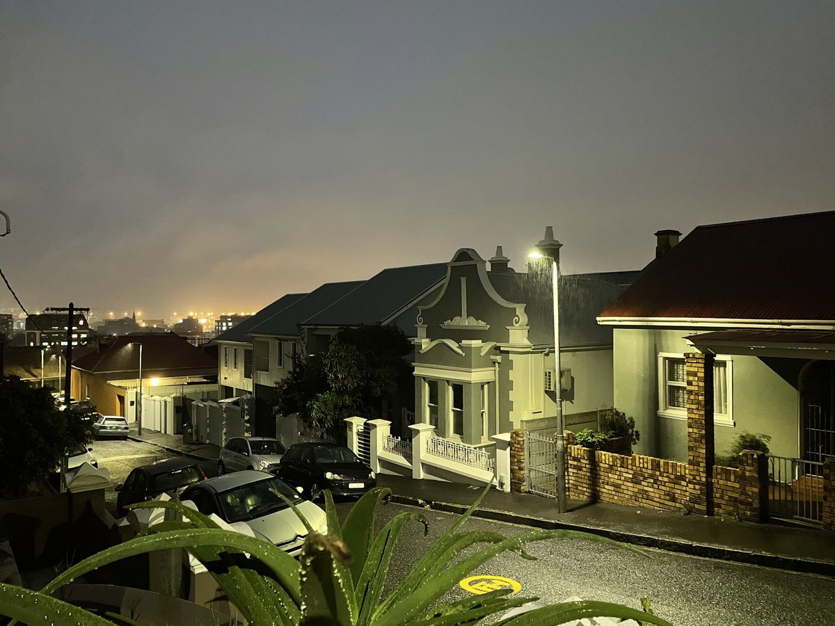meganshead's tweet photo. Good morning from #Woodstockcapetown #properwinter https://t.co/Y65gZBl0C9