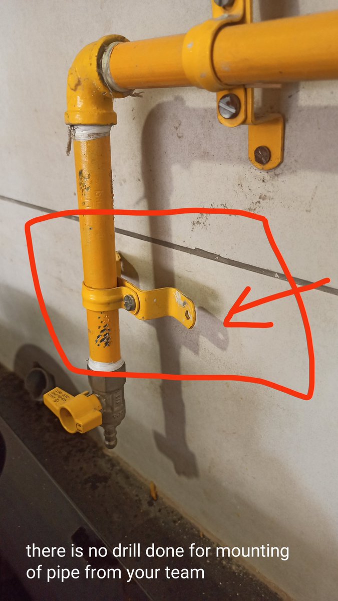 viksraut's tweet photo. @Adani_Gas @PetroleumMin @PranavAdani @AdaniOnline Meter 0510029217 NO termination towards the cooktop side incomplete from Adani there are no drilling of screws for U clamp mounted on wall Now you are asking to pay for repair charges for your incomplete job of pipe fitting https://t.co/Vxa8BDL4oO