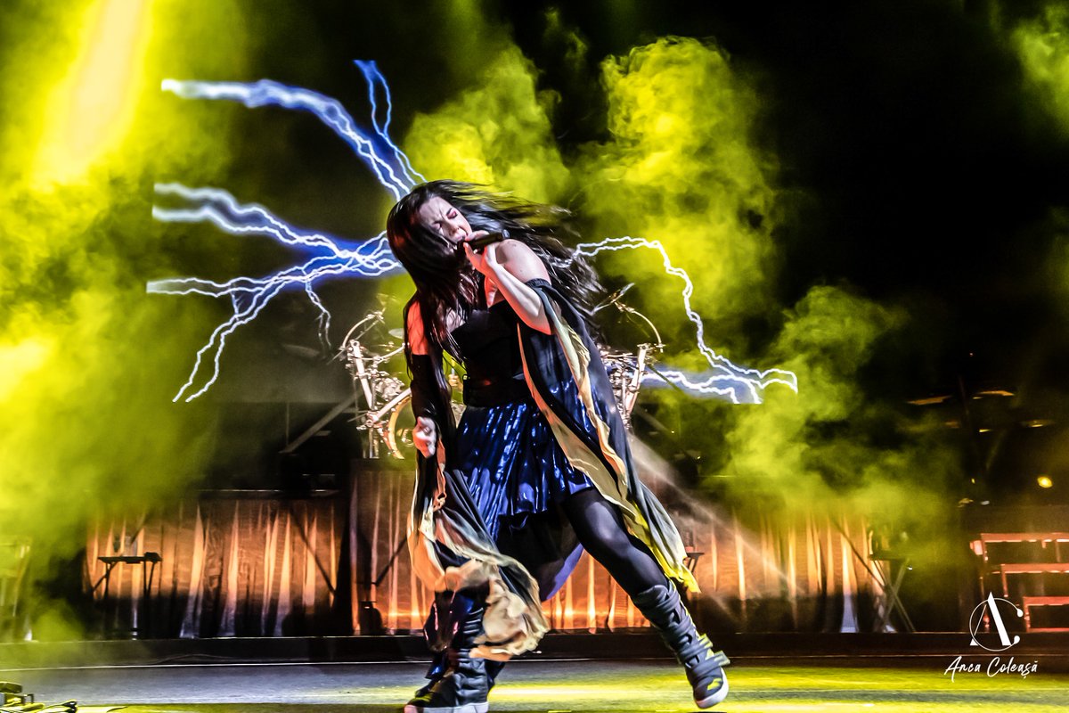 DarkPrinceEV's tweet photo. This picture is so metal that my phone feels heavier in my hand looking at it!
#ElectricQueen #DautherOfThor 🌩️⚒️⛓️💪🏻🤘🏻 https://t.co/bShkvbrvpv
