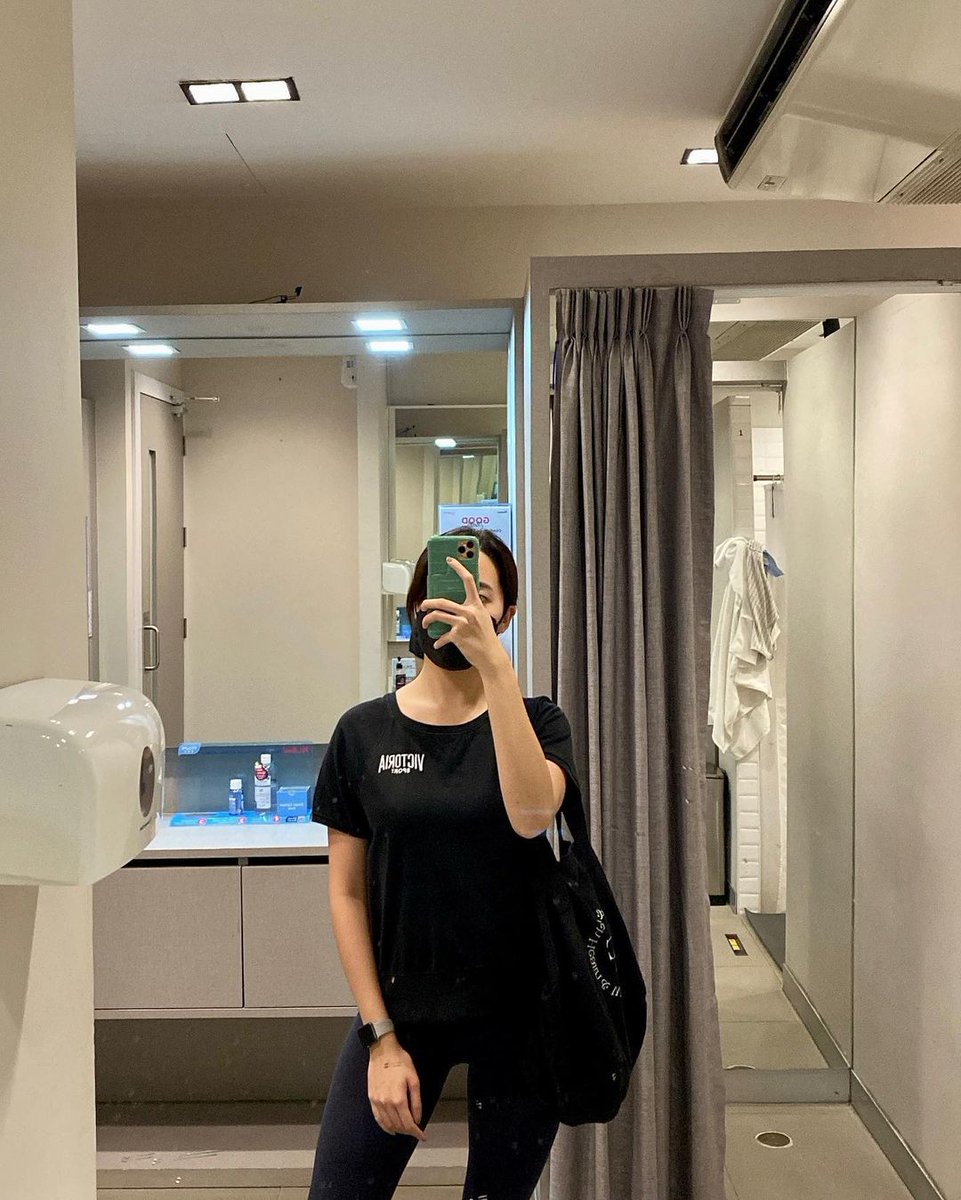 gonna treat myself after workout 🤩 #mirrorselfie